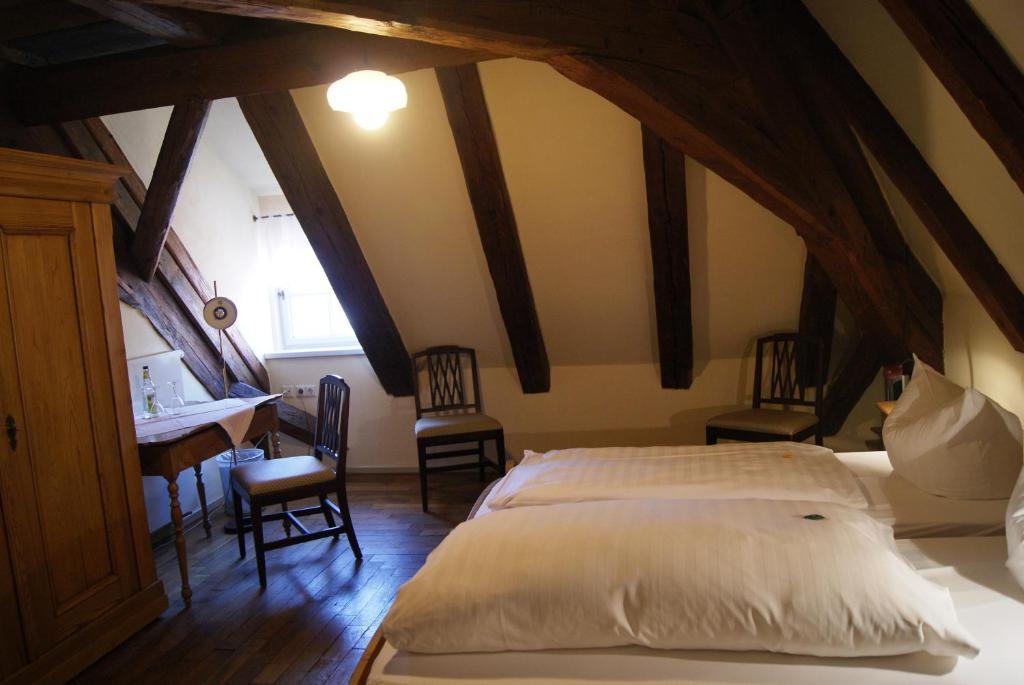 Hotel Zum Schwarzen Ross Und Gutmann Zur Post Hilpoltstein Ruang foto